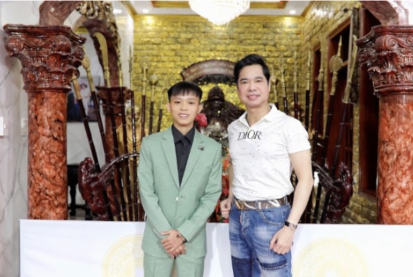 Hoài Linh và dàn sao Việt khác biệt khi cùng cưu mang con nuôi vào showbiz - Hình 2