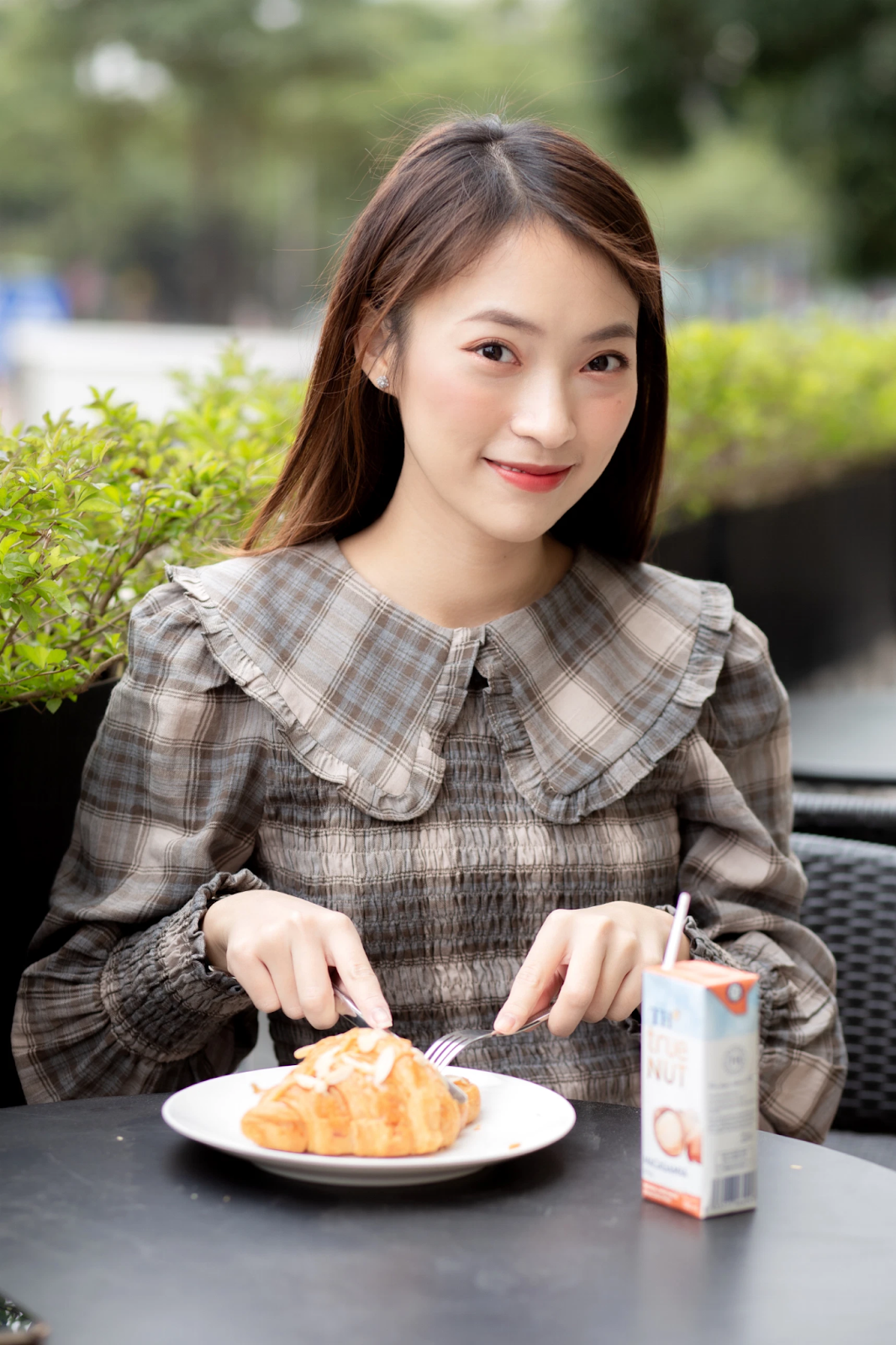 Hot girl 7 thứ tiếng Khánh Vy tiết lộ điều bất ổn: 3h sáng vừa khóc vừa nôn - Hình 5
