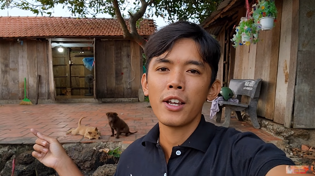 Sang Vlog - Youtuber nghèo nhất Việt Nam xây nhà tặng mẹ và vợ, cơ ngơi mới gây chú ý bởi 1 điểm! - Hình 1