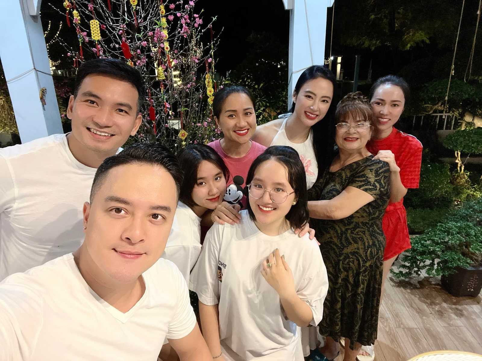 Angela Phương Trinh tiếp tục khoe vai u thịt bắp khiến CĐM khóc thét - Hình 10