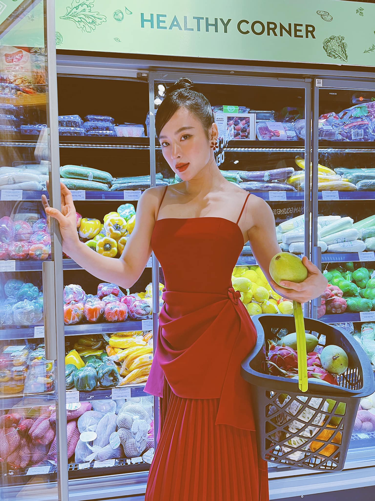 Angela Phương Trinh tiếp tục khoe vai u thịt bắp khiến CĐM khóc thét - Hình 7
