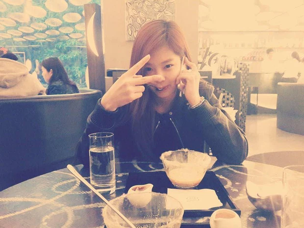 Jennie (BLACKPINK) đu trend Yahoo Việt Nam quá đỉnh, chuẩn Girl xinh 9X - Hình 3