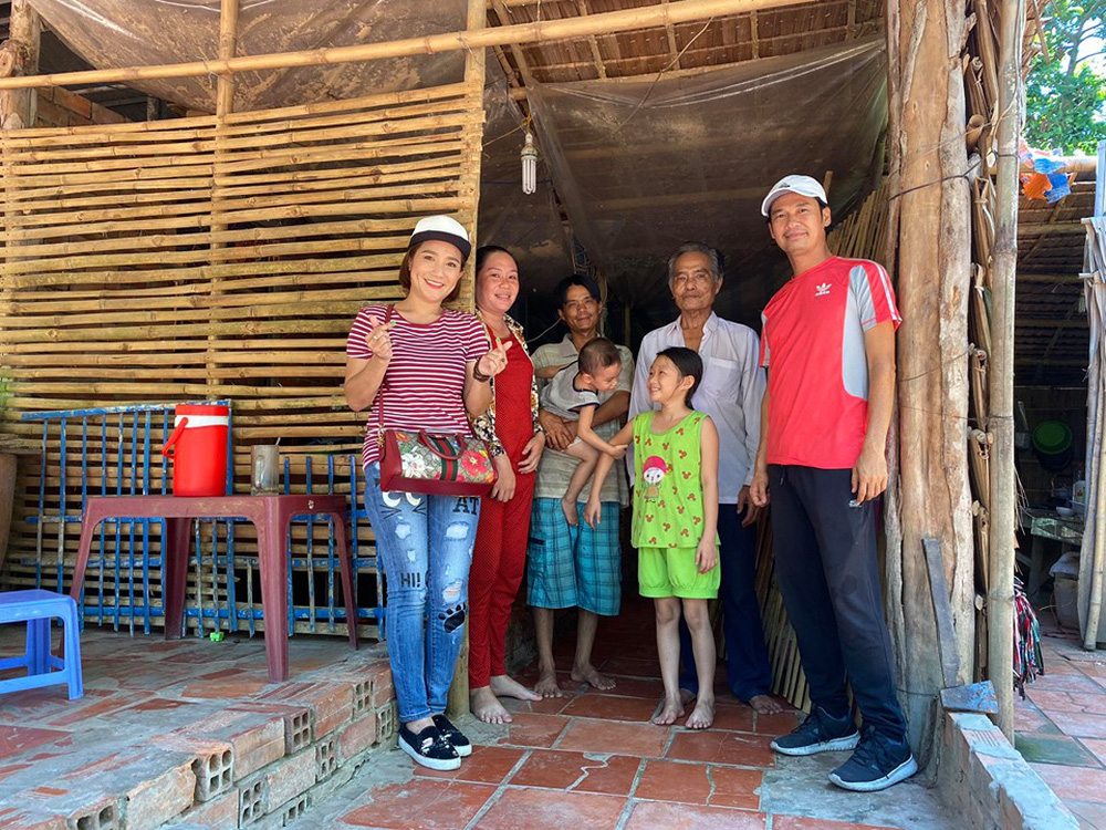 Cát Tường làm việc lao lực, bị tiền hành đến bạc tóc và sự thật ít ai biết phía sau - Hình 7