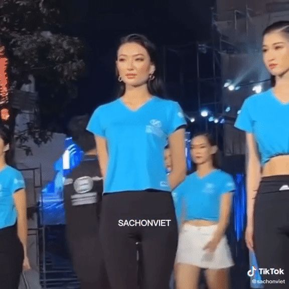 Ăn mừng sinh nhật kiểu camera ẩn làm 5 thí sinh Miss World Việt Nam 2022 suýt nữa thì... khóc thét trên sân khấu! - Hình 2