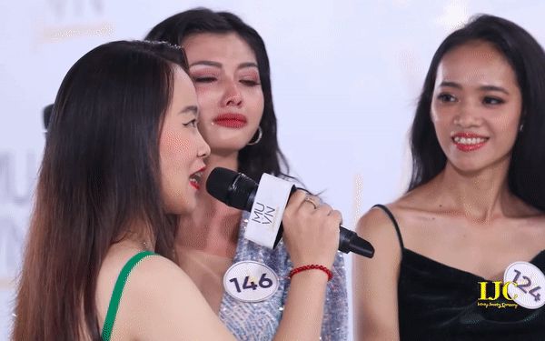 Khoảnh khắc sống sượng nhất Miss Universe Vietnam: Thí sinh người hát kẻ khóc, giám khảo người hào hứng kẻ bất mãn! - Hình 2