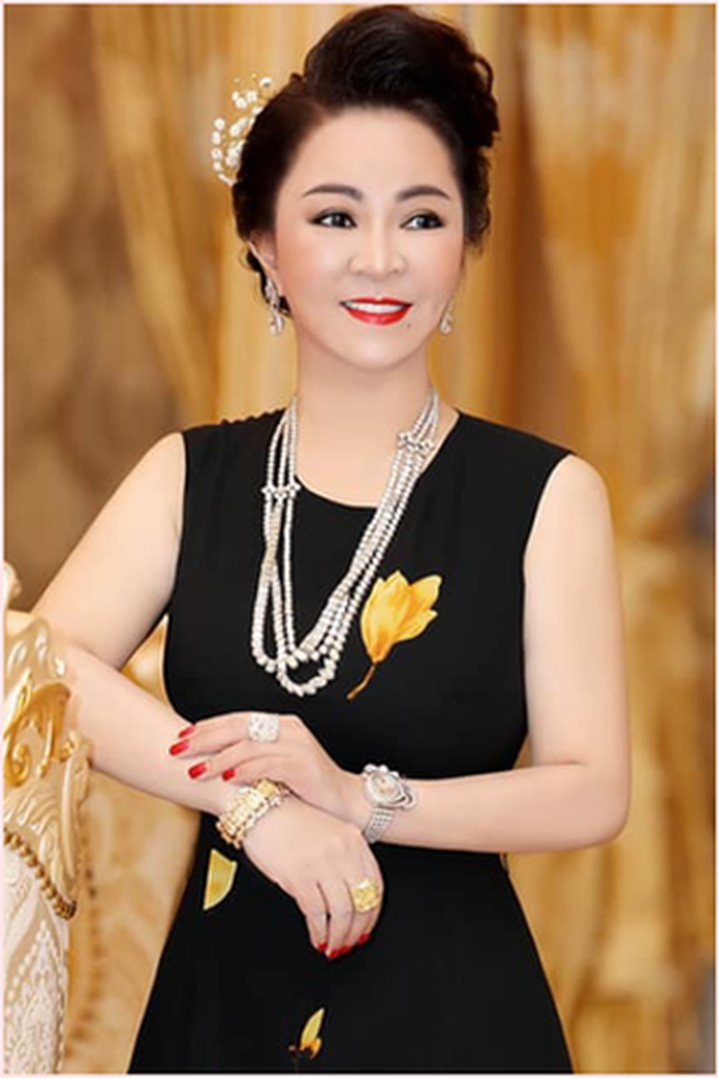 Quá khứ “oanh liệt” của Phương Hằng bị phơi bày, Vy Oanh vui như được mùa, Trang Trần cũng tới góp vui