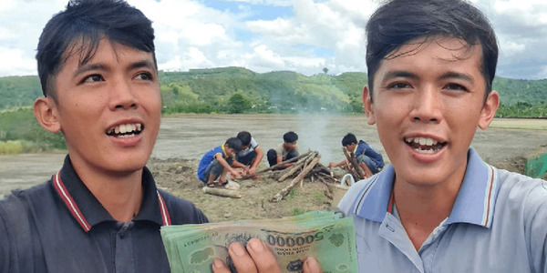 Sang Vlog để ngoài tai khi bị nói giả nghèo, chỉ chăm giúp em nhỏ trong team xây nhà - Hình 2