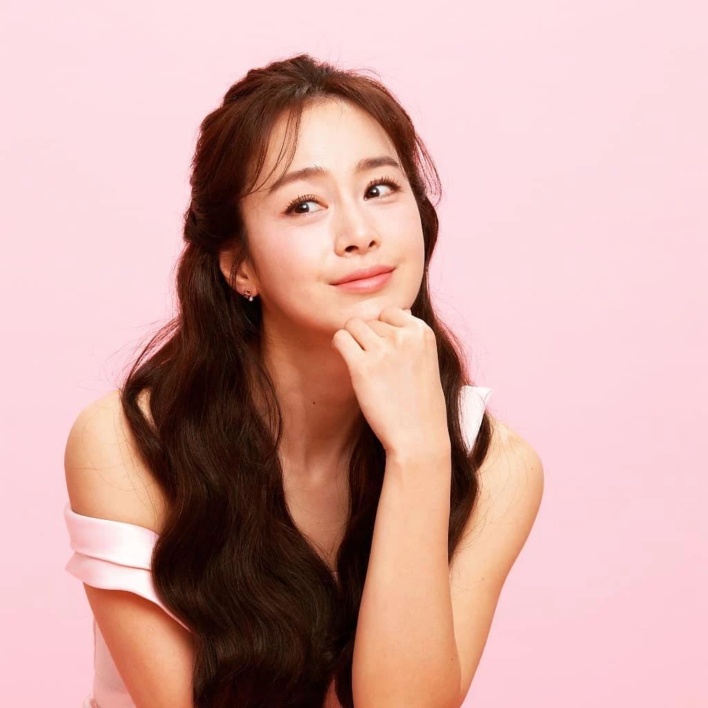 Kim Tae Hee tự tin khoe ảnh mới nhưng lại để lộ dấu hiệu lão hóa nghiêm trọng ở tuổi 42 - Hình 4