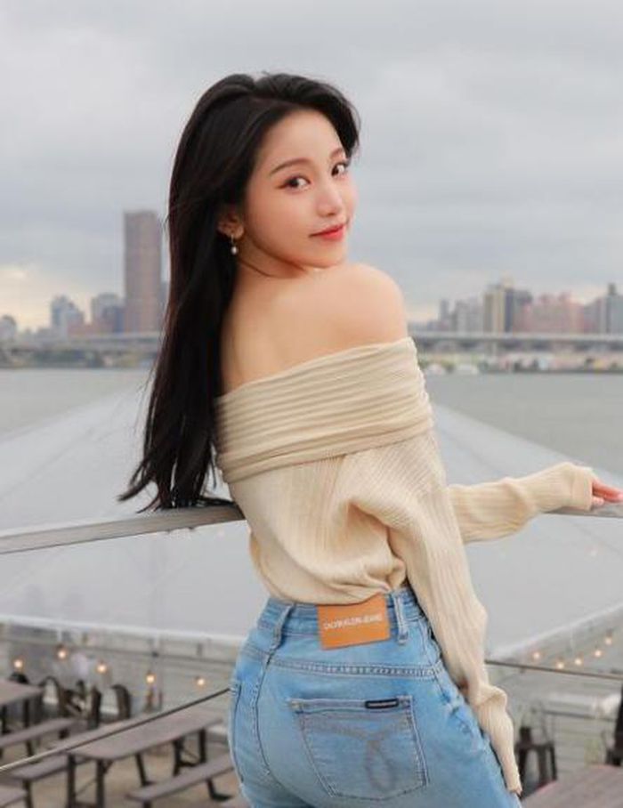 Hot girl Đài Loan được ví như nữ thần nhờ cơ bụng săn chắc - Hình 6