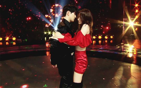 Yoona (SNSD) và Junho (2PM) xác nhận nên duyên: Combo visual không ai làm lại, nhìn sân khấu sexy hot hòn họt này là biết! - Hình 5