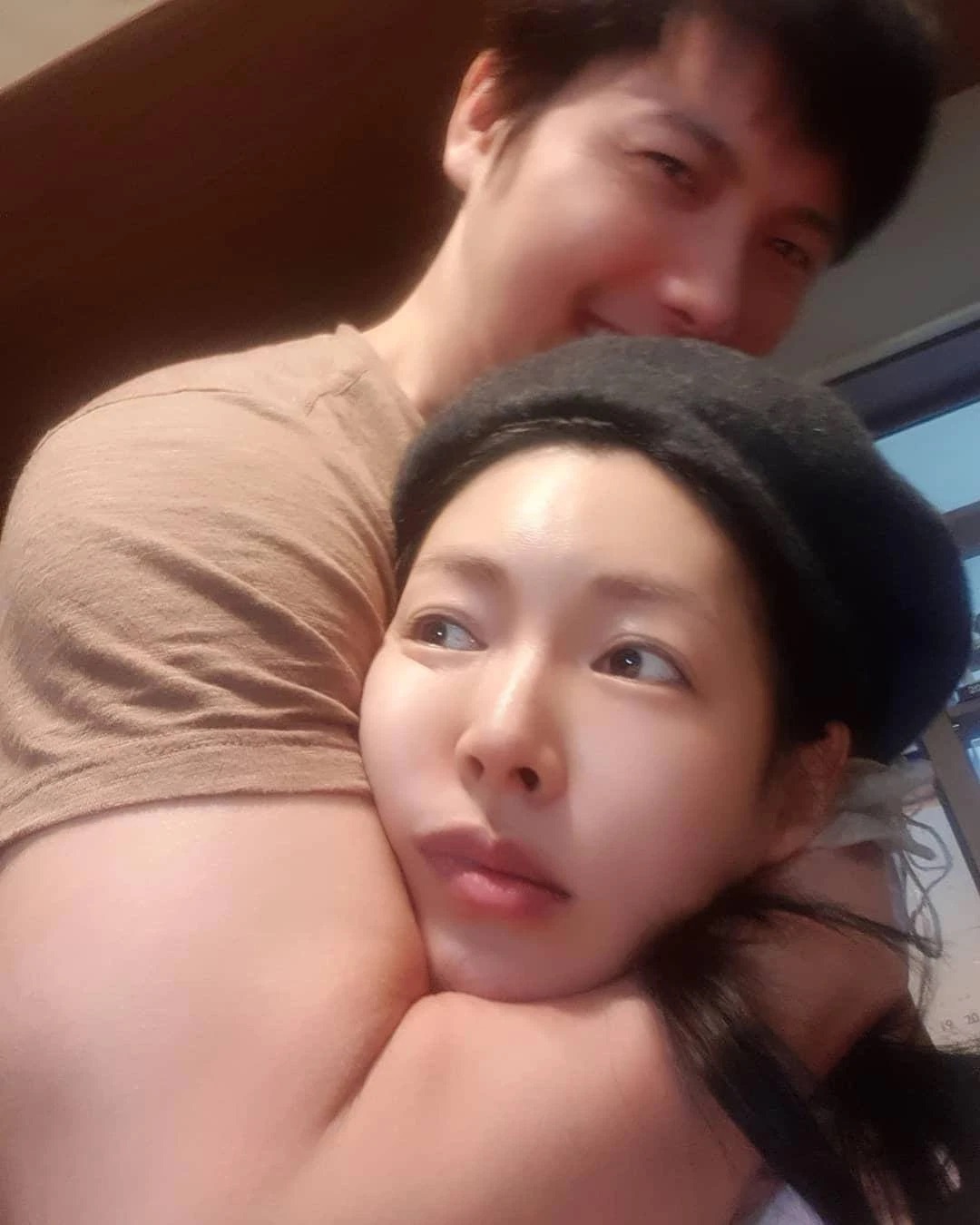 Bi Rain - Hyun Bin - Kwon Sang Woo, ai mới là quý ông nghiện vợ nhất showbiz Hàn? - Hình 5