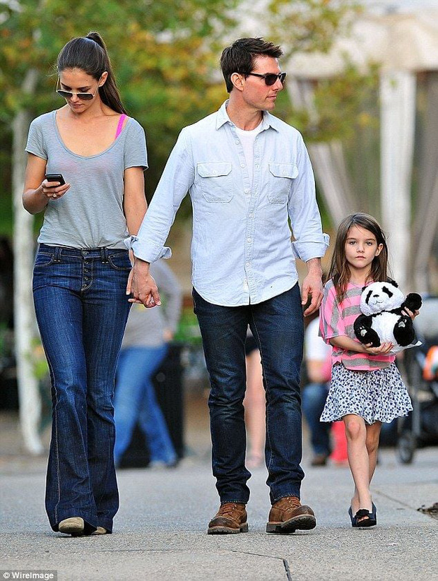 Màn dậy thì ngoạn mục của con gái Tom Cruise: Công chúa nhỏ dát toàn đồ hiệu khuấy đảo Hollywood nay đã hoá mỹ nhân tuổi teen xuất chúng - Hình 1