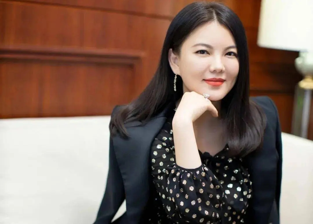 Sao Cbiz xa hoa đến mức nào: Trương Bá Chi xài 6 tỉ trong nửa ngày, Lý Tương dùng mỹ phẩm làm bằng kim cương - Hình 8