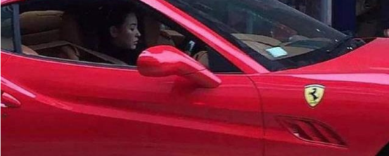 Sao Cbiz xa hoa đến mức nào: Trương Bá Chi xài 6 tỉ trong nửa ngày, Lý Tương dùng mỹ phẩm làm bằng kim cương - Hình 5