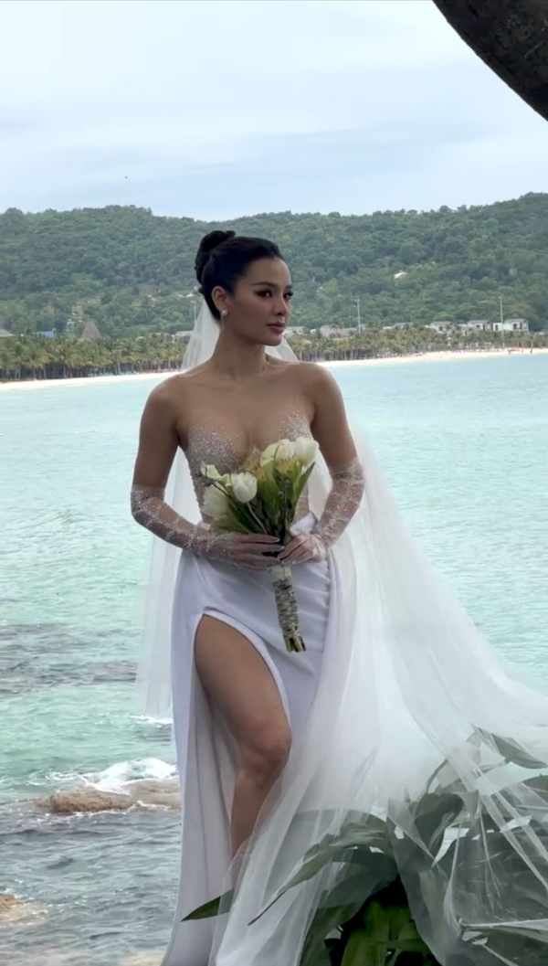 Phương Trinh Jolie vướng ồn ào hậu hôn lễ: Váy cưới nhìn như đồ tắm - Hình 12