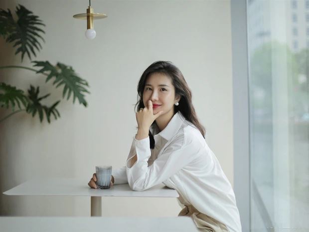 Đổng Hoa Hoa - vợ cũ cựu Chủ tịch Taobao: Nhan sắc có thừa, xuất thân trâm anh thế phiệt - Hình 4