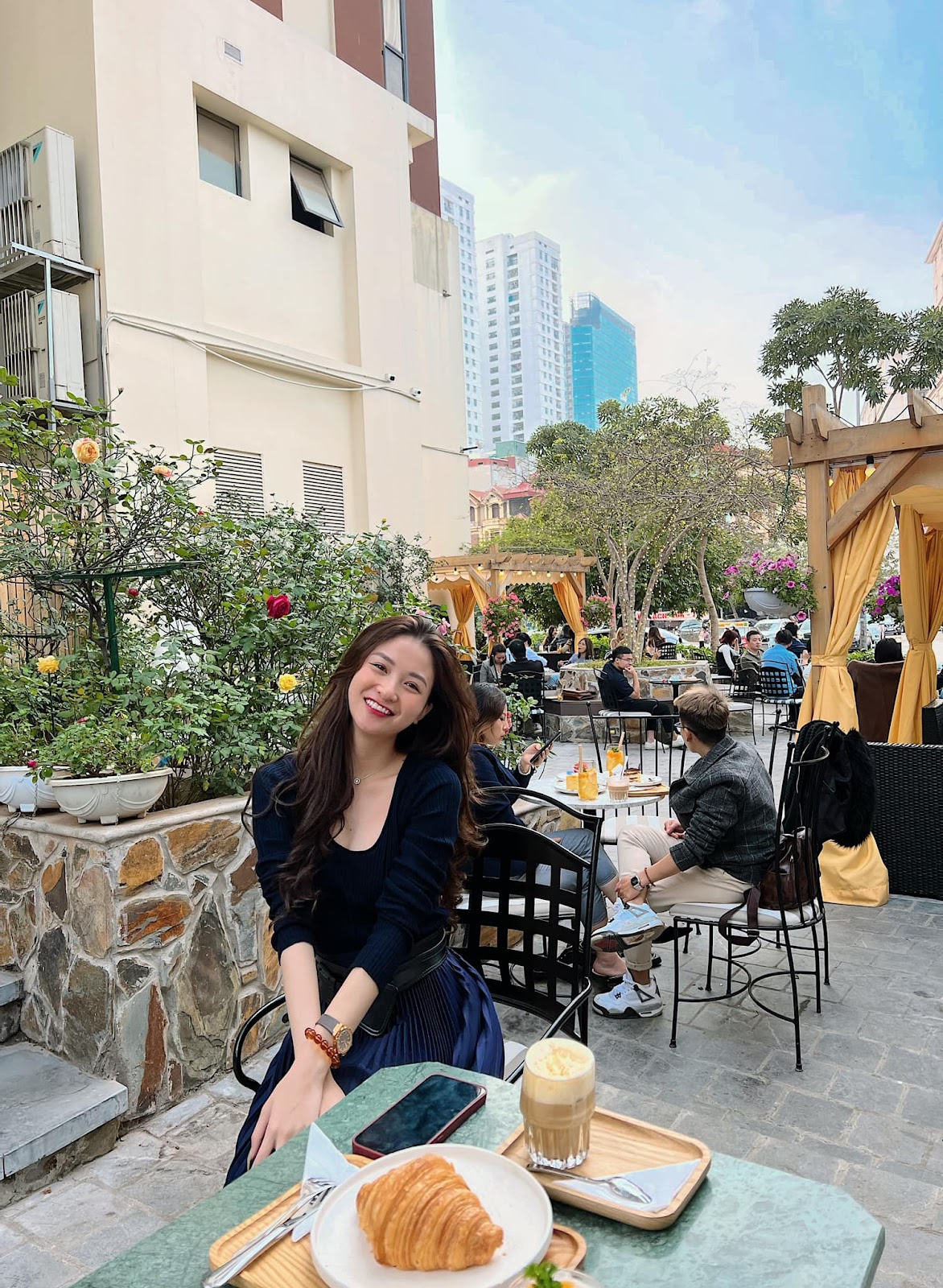 Hot girl Về nhà đi con liên tục đăng ảnh tình tứ bên trai lạ, đã tìm được bến đỗ sau sự cố clip bồn tắm - Hình 2