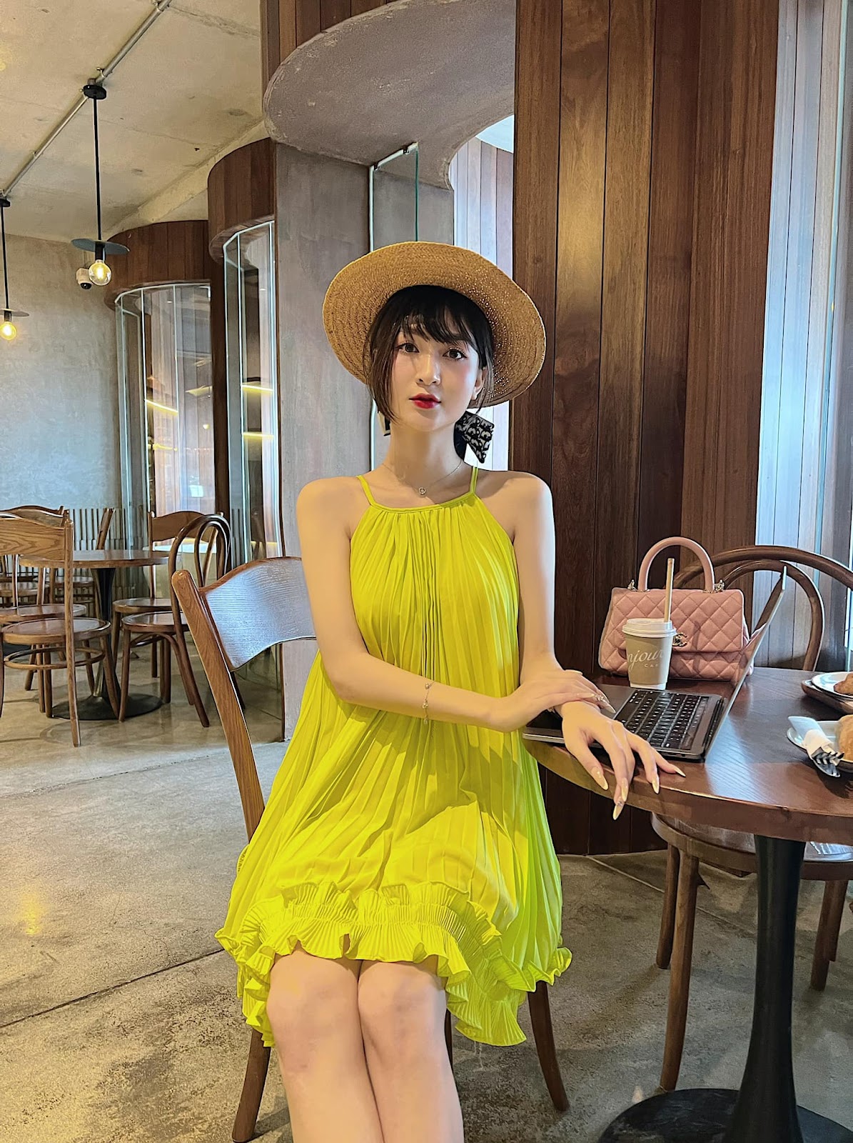 Hot girl Về nhà đi con liên tục đăng ảnh tình tứ bên trai lạ, đã tìm được bến đỗ sau sự cố clip bồn tắm - Hình 8
