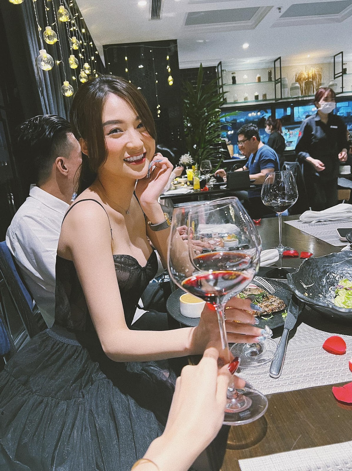 Hot girl Về nhà đi con liên tục đăng ảnh tình tứ bên trai lạ, đã tìm được bến đỗ sau sự cố clip bồn tắm - Hình 6