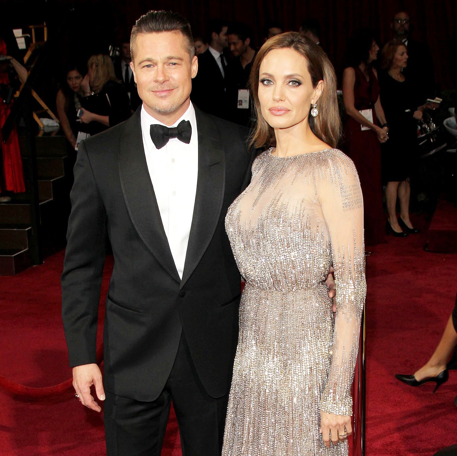 Brad Pitt kể tội Angelina Jolie với bạn bè, tuyên bố làm mọi cách để giành quyền nuôi con - Hình 2