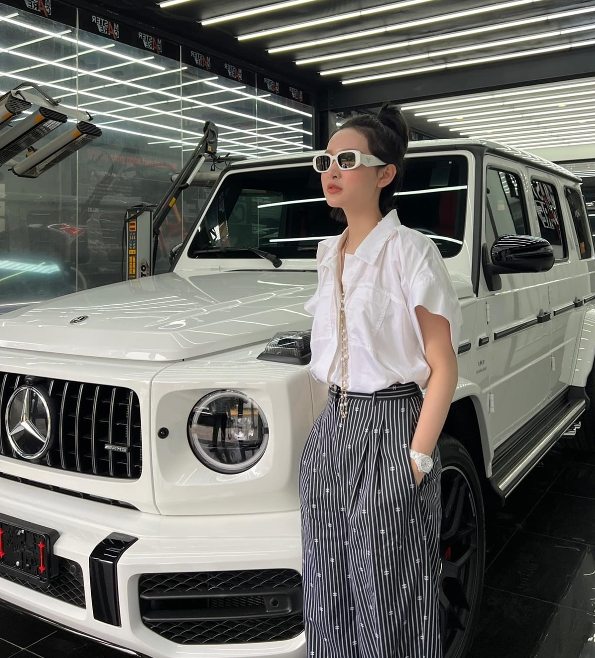 HOT: Lộ ảnh Hiền Hồ cưỡi siêu xe G63 đi chơi lễ 30/4 hậu scandal cặp kè đại gia? - Hình 1