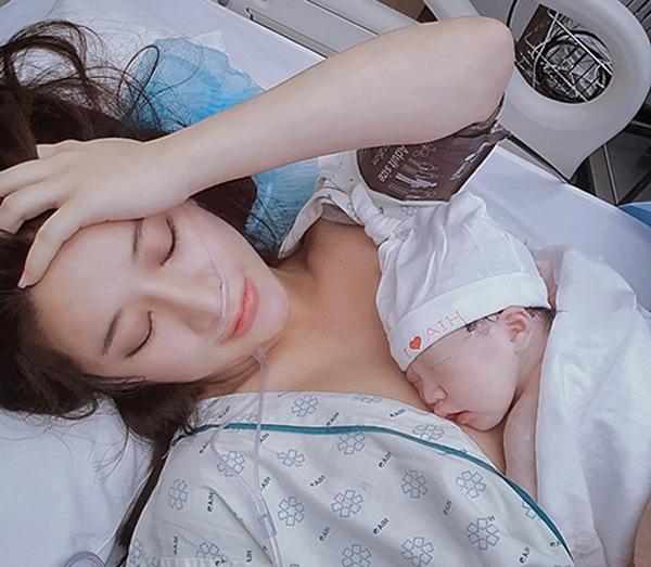 Vân Navy hiếm hoi khoe ảnh gia đình, công chúa nhỏ chiếm spotlight vì điểm đặc biệt - Hình 10