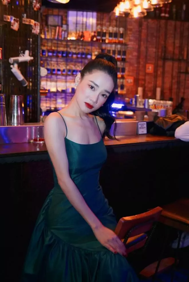 Minh Hằng, Nhã Phương và dàn mỹ nhân Việt lên đồ đi bar 'hết nước chấm' - Hình 3