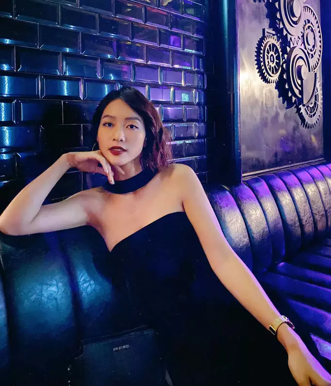 Minh Hằng, Nhã Phương và dàn mỹ nhân Việt lên đồ đi bar 'hết nước chấm' - Hình 4