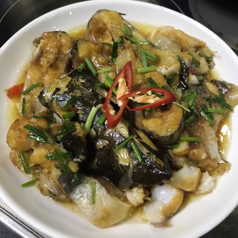 Cách làm cá hú kho hành ớt cay thơm đậm đà đưa cơm cho cả nhà - Hình 13