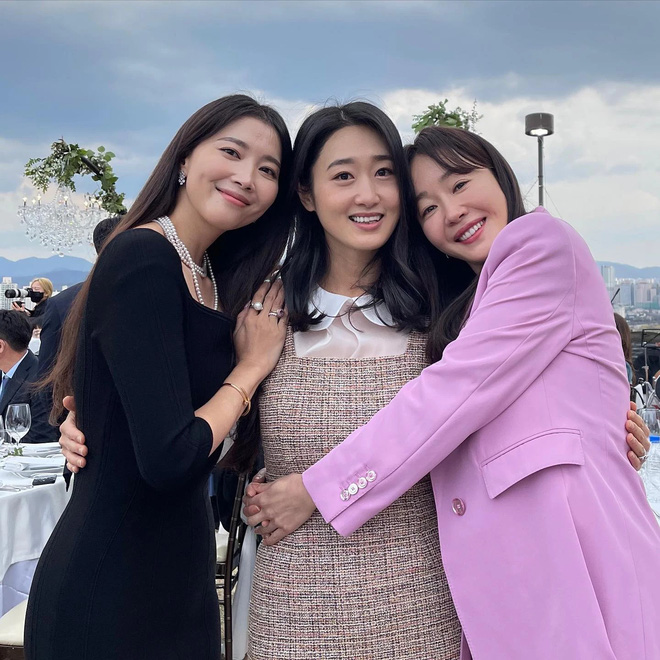Đây là điều cô dâu Son Ye Jin làm sau siêu đám cưới với Hyun Bin: Đều liên quan đến Park Shin Hye và 1 minh tinh đình đám - Hình 6