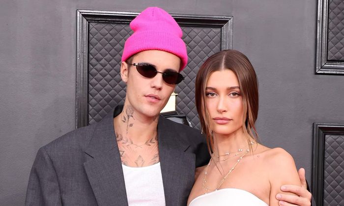 Justin Bieber và vợ trên thảm đỏ Grammy 2022 - Hình 3