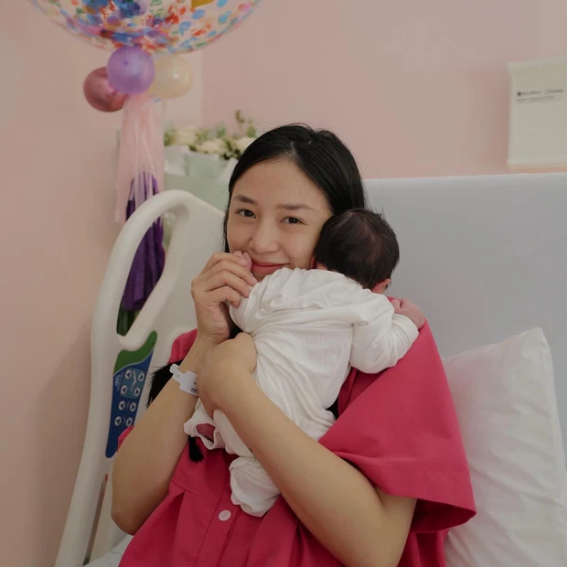 Salim sinh con gái đầu lòng cho thiếu gia tập đoàn may mặc - Hình 1