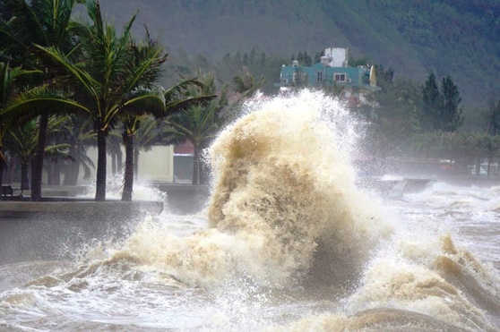 Tình huống bất ngờ: 1 áp thấp nhiệt đới và 2 cơn bão có thể sẽ đi vào Biển Đông trong tuần này - Hình 1