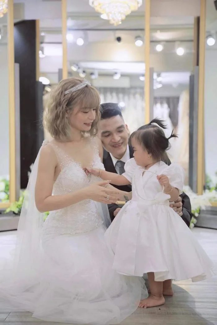 Mạc Văn Khoa - Thảo Vy và những cặp sao Việt sinh con trước cưới sau: Hôn nhân đầy viên mãn - Hình 2