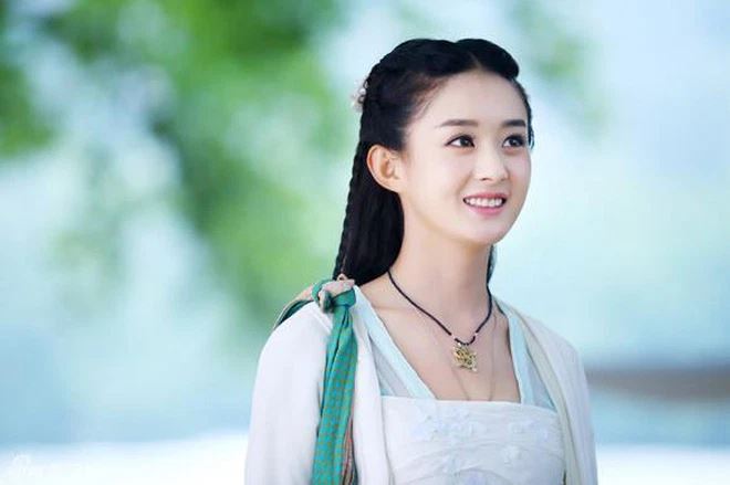 Triệu Lệ Dĩnh suýt mất cơ hội thành sao hạng A vì 1 người cực thân cận, còn bị đồn bán thân - Hình 1