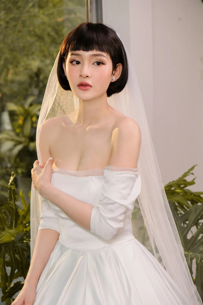 Hiền Hồ diện váy trắng khoe vai trần, nhún nhảy hết mình trong bar - Hình 5