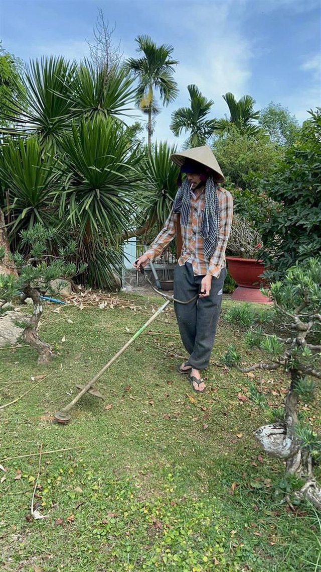 Hoài Linh hiếm hoi xuất hiện, gặp đủ anh em trong nhà nhưng sao râu ria lởm chởm thế kia - Hình 9