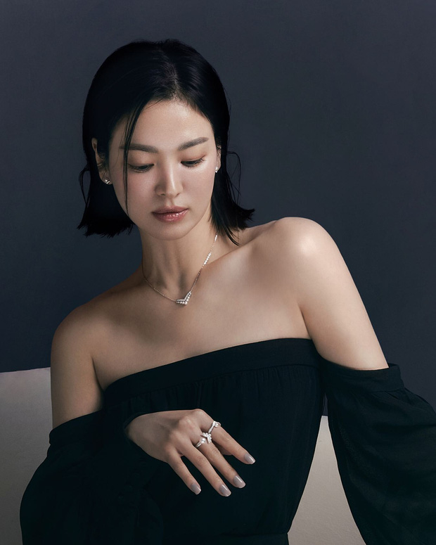 Son Ye Jin lên đồ cô dâu, vì sao bạn thân khóc nức nở? - Hình 7