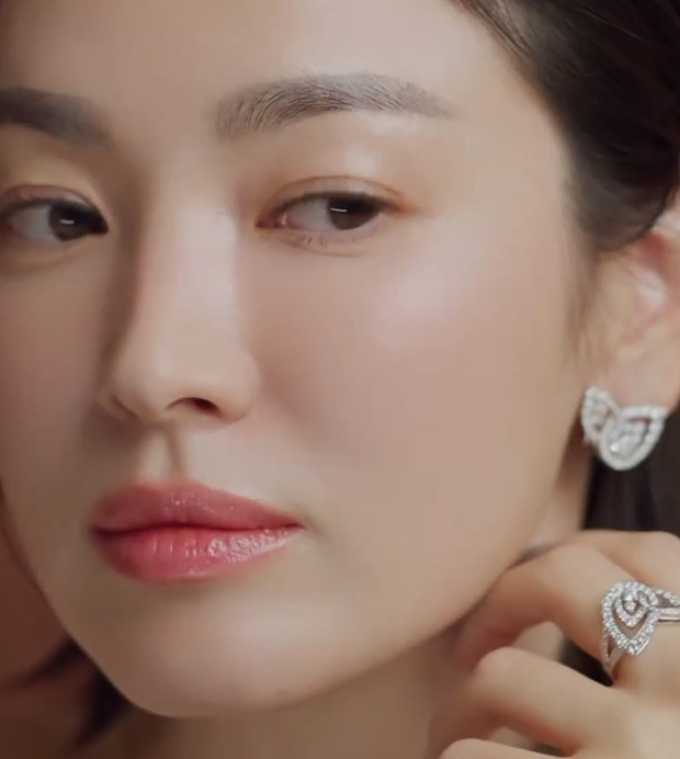 Son Ye Jin lên đồ cô dâu, vì sao bạn thân khóc nức nở? - Hình 8