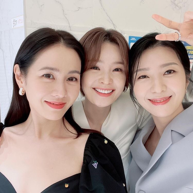 Son Ye Jin lên đồ cô dâu, vì sao bạn thân khóc nức nở? - Hình 4