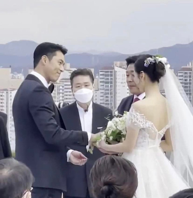 Son Ye Jin lên đồ cô dâu, vì sao bạn thân khóc nức nở? - Hình 3