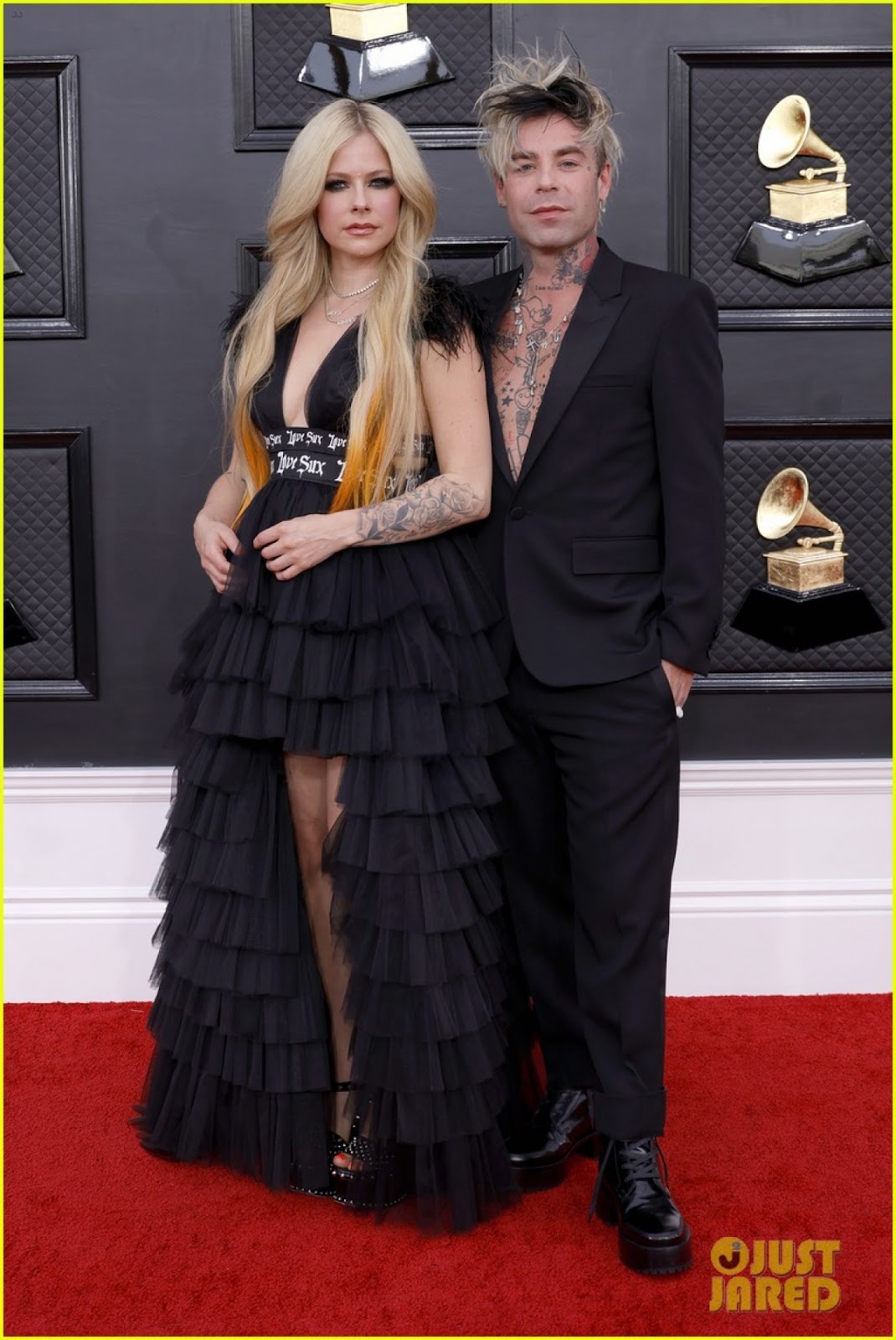 Avril Lavigne, Jennifer Lopez are engaged, the Academy is in trouble over Will Smith - Picture 2