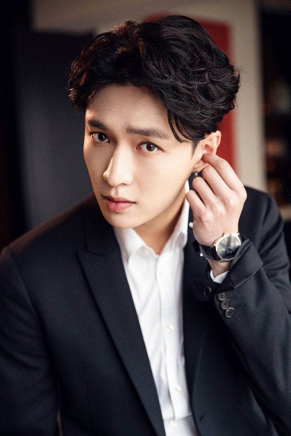 Lay tuyên bố rời SM đúng kỷ niệm 10 năm debut của EXO, bị chỉ trích thậm tệ vì 1 lý do - Hình 1