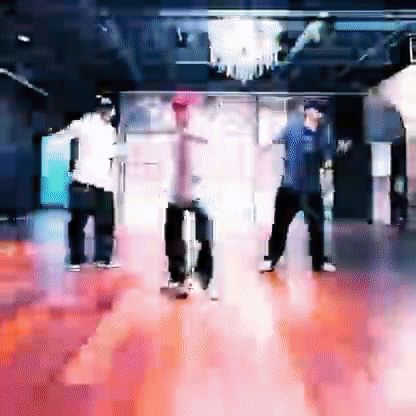 G-Dragon (BIGBANG) tái xuất giang hồ với clip dance cover mượt hơn idol Gen 4, có điều ai xem xong cũng xém... tiền đình! - Hình 3