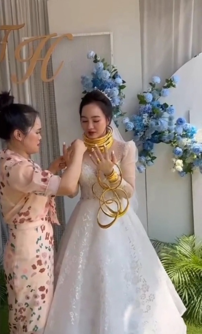 Những cô dâu - chú rể đeo vàng trĩu cổ trĩu chấn động MXH: Có cặp tụt cả huyết áp - Hình 2