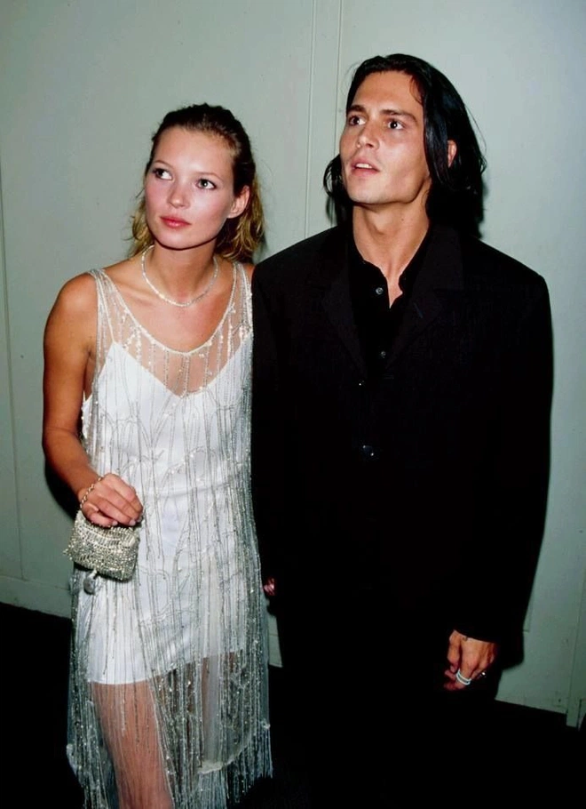 7 lần Johnny Depp bật cười đầy ẩn ý ở phiên tòa kiện vợ cũ Amber Heard - Hình 5