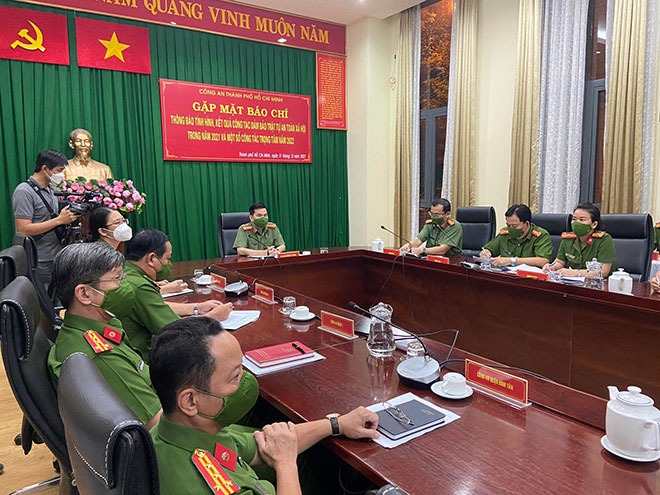 Vụ bé gái 8 tuổi bị bạo hành: Bảo mẫu được đề nghị triệu tập đến toà - Hình 5