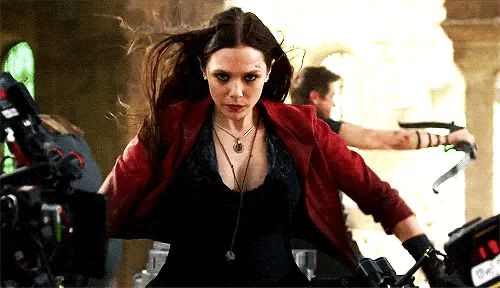 Scarlet Witch Elizabeth Olsen: Cái bóng của cặp song sinh hóa mỹ nhân át cả Doctor Strange, bí mật kết hôn khiến cả thế giới sững sờ - Hình 8