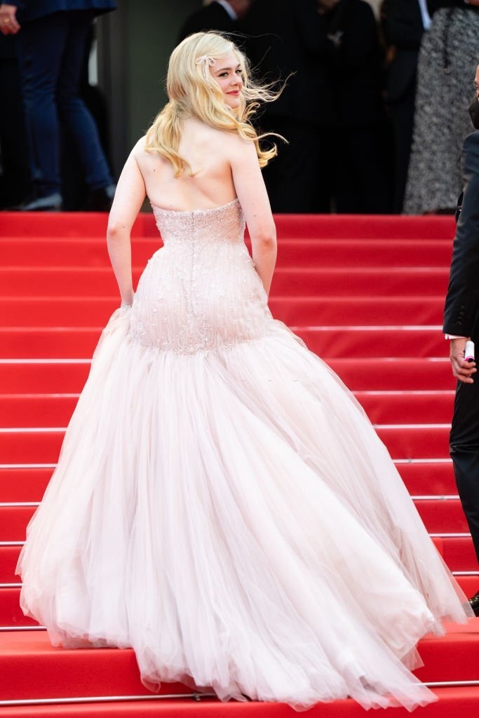 Công chúa Hollywood Elle Fanning tỏa sáng trên thảm đỏ Cannes - Hình 3