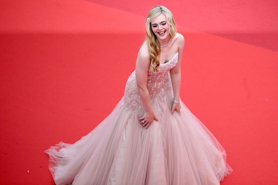 Công chúa Hollywood Elle Fanning tỏa sáng trên thảm đỏ Cannes - Hình 9